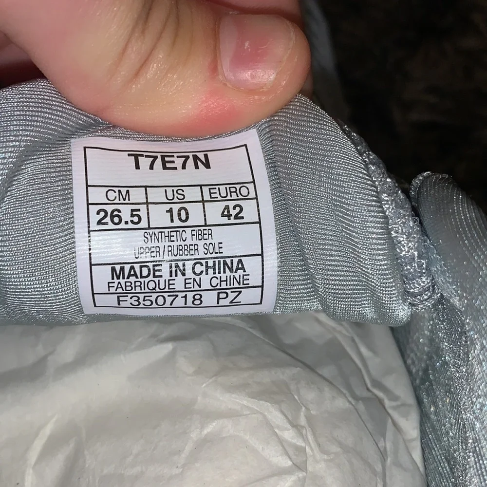 ASICS - Picture 3 of 4